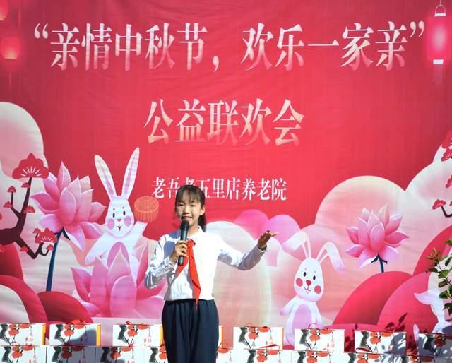 探索天涯,畅说驼色丝质内衣配什么外套好看?!